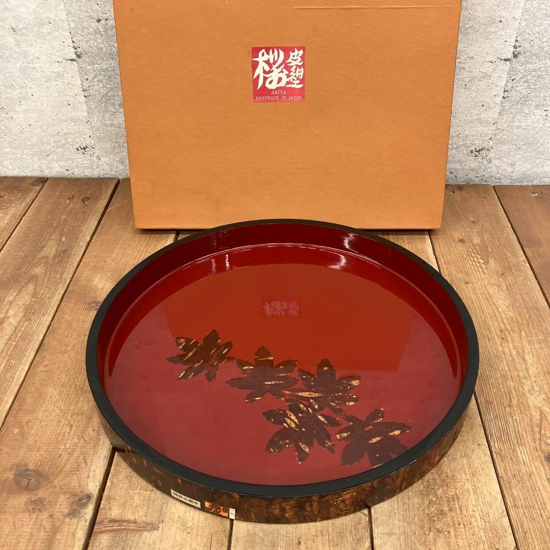 輪島塗 八井珠蔵 朱塗 裏黒塗 沈金結び松 丸盆 5客 共箱 輪島塗 八井珠蔵 朱塗 裏黒塗 沈金結び松 丸盆 5